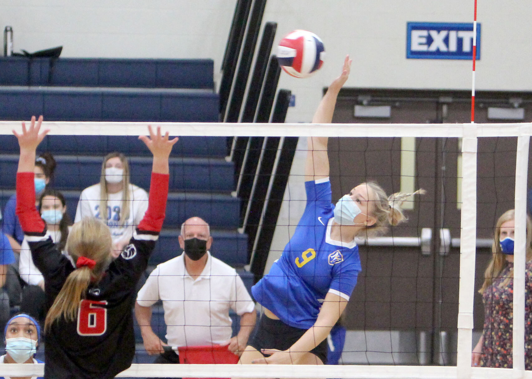 McDonell volleyball vs Prentice at Division 4 state semifinals 11-7-20
